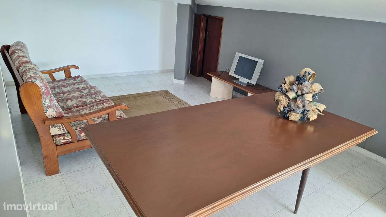 Excelente apartamento T2 ao nível do sótão-2