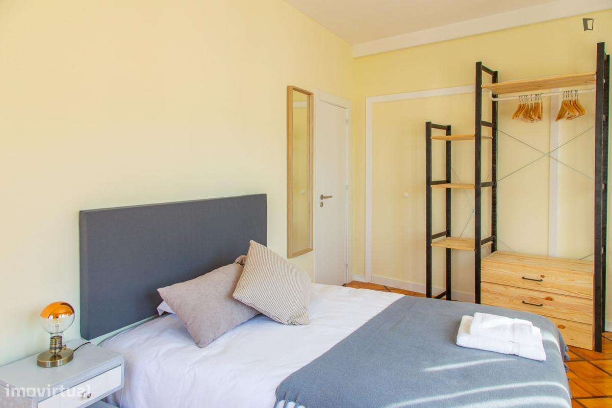 Quarto - localizado em São Sebastião Lisbon - Grande imagem: 4/10