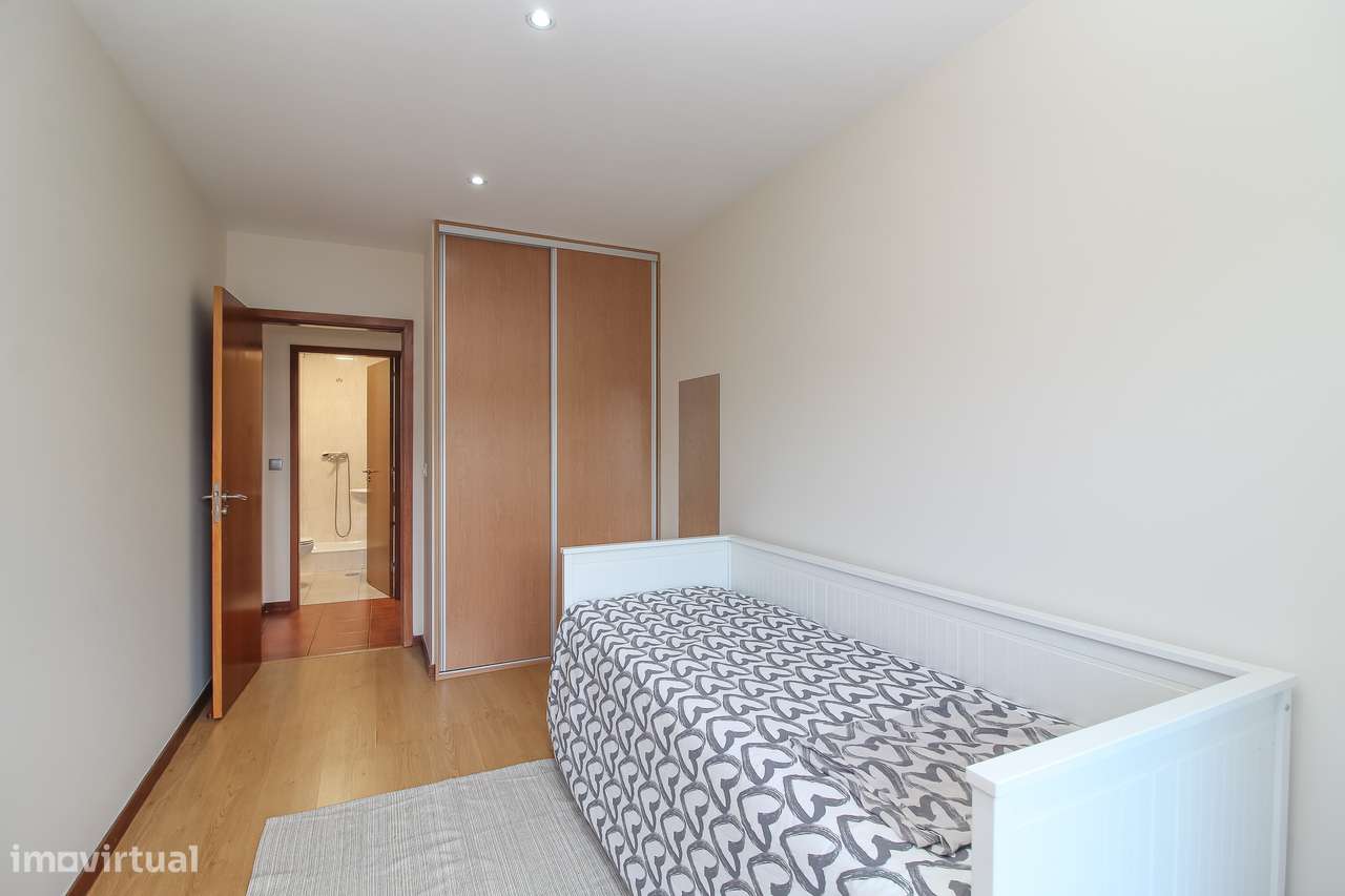 T2 Mobilado e Equipado Centro de Paredes-10