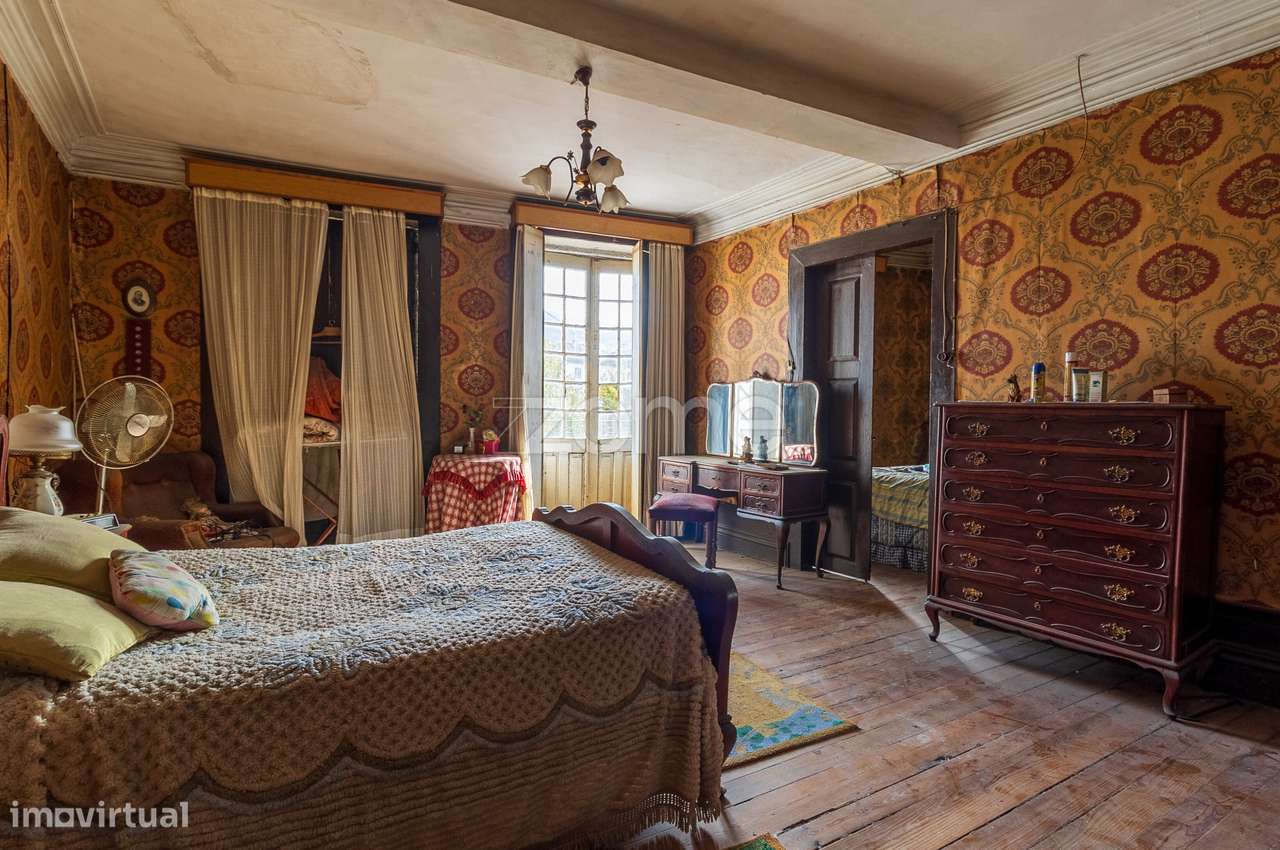 Prédio no centro Histórico de Guimarães - Grande imagem: 3/31