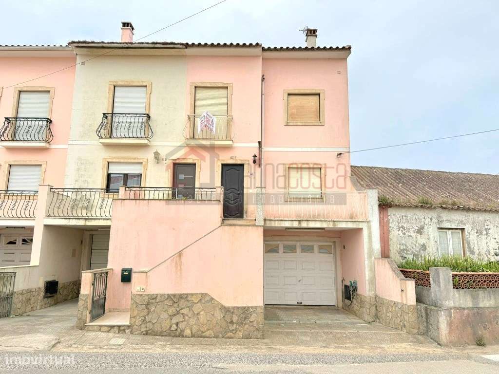 Moradia T3 com Garagem no Lugar da Estrada-19
