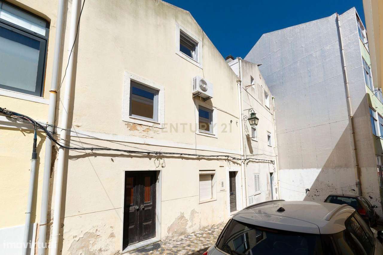 Prédio com dois apartamentos T1 em propriedade horizontal em Almada Ve-19