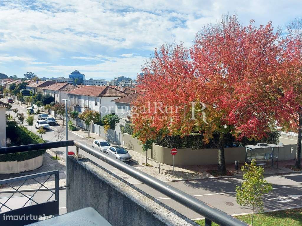 Apartamento T3 projecto Fernando Távora em Ramalde-24