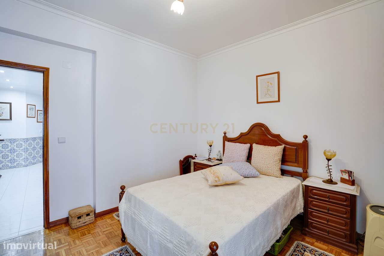 APARTAMENTO T3 COM GARAGEM E ARRECADAÇÃO - CASAL DO CHAPIM - ODIVELAS-19