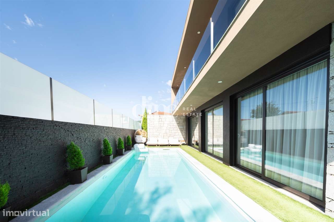 Fantástica moradia T3+1 com piscina e sala de inverno-26