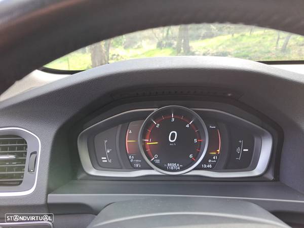 Volvo V60 Cross Country 2.0 D3 Pro - 17