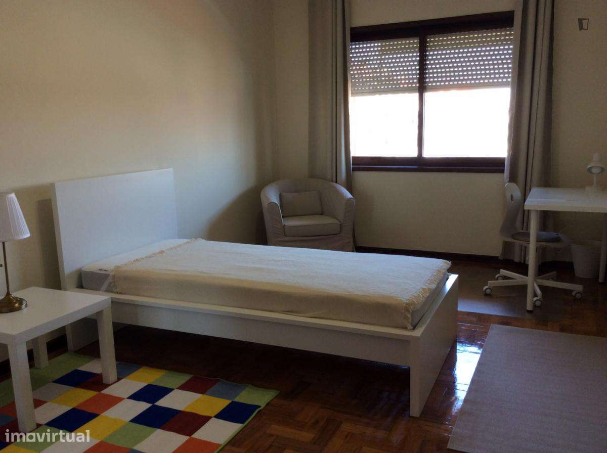 Quarto - localizado em Cedofeita Porto - Grande imagem: 5/12