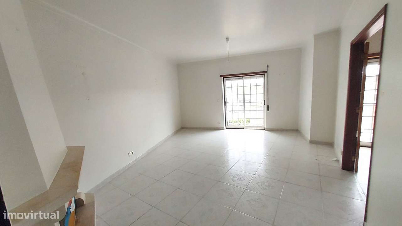 Apartamento T3 c/ garagem - centro de São Mamede - Próximo de Fátima-16