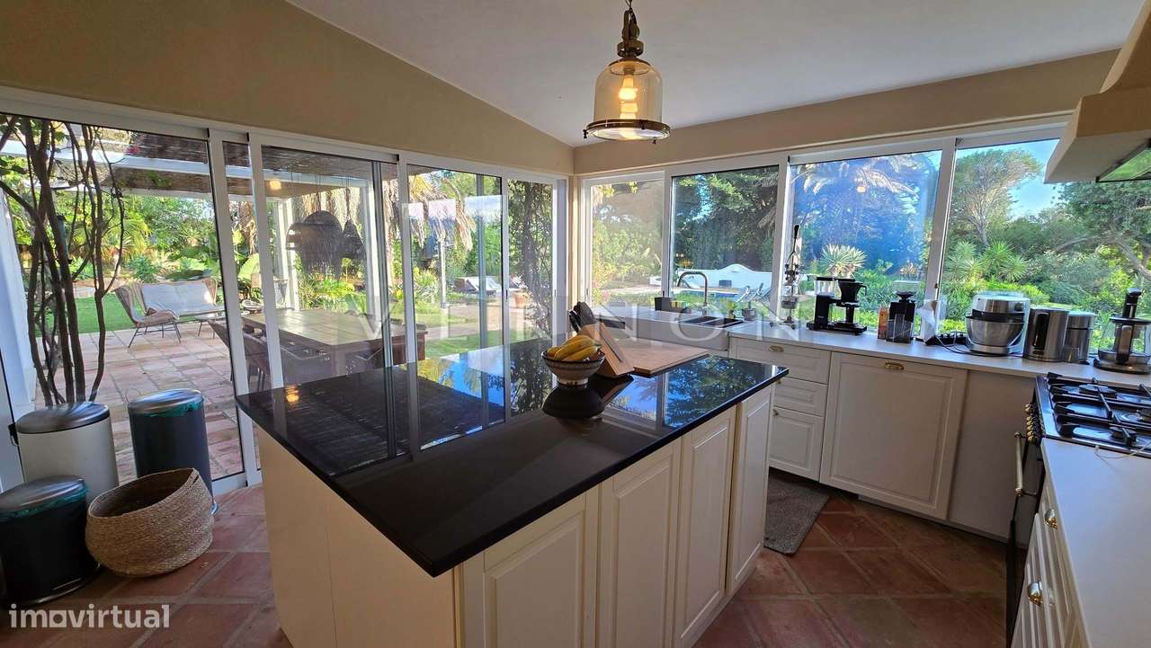 Algarve, Caramujeira,  para venda moradia V3 espaçosa renovada com vis-22