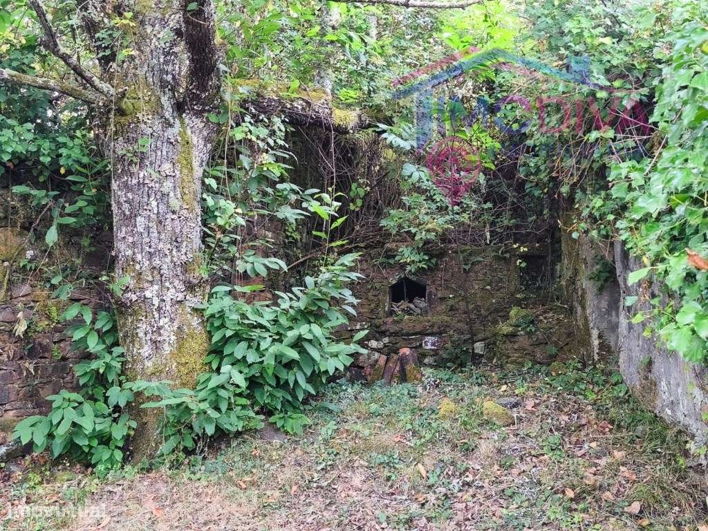 Moradia com terreno em Castanheira de Pera-26