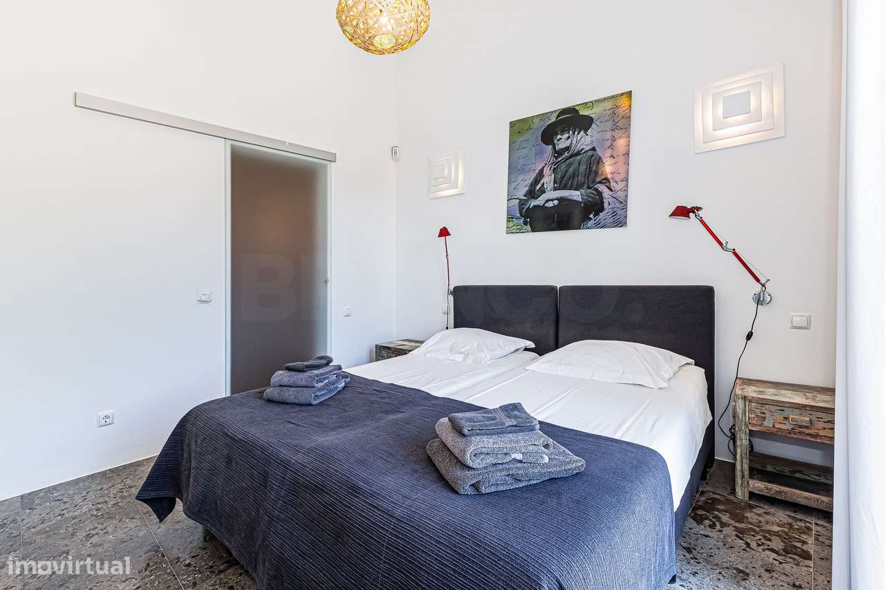Villa T4 contemporânea à beira do rio no coração do Algarve-31