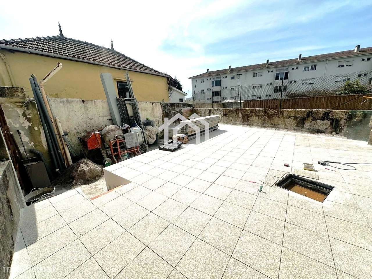 Moradia de 3 pisos em Campanhã, Porto: Espaço, conforto e localização-8