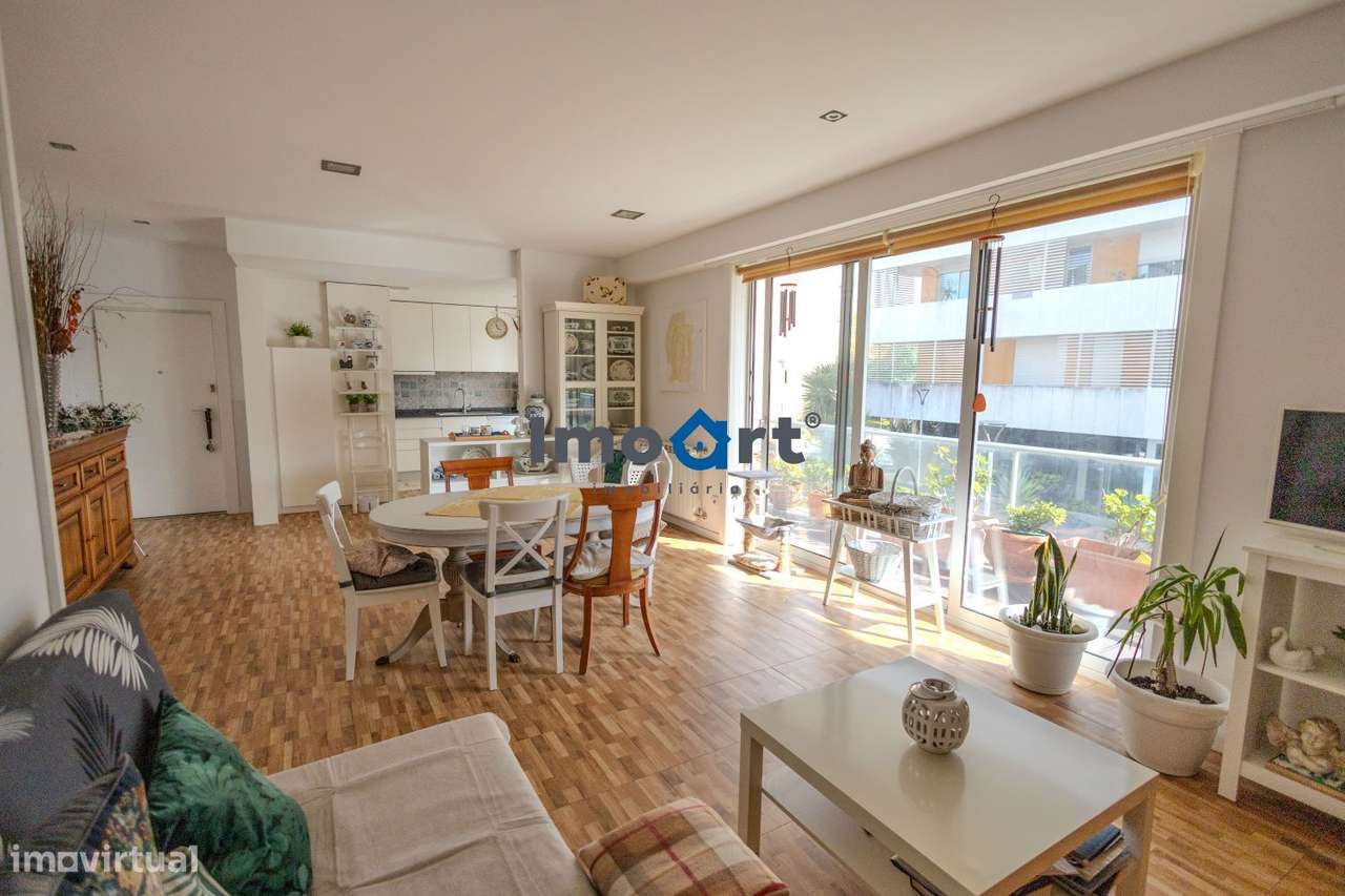 T2 RENOVADO COM VARANDA EXCECIONAL NA PRELADA !-22