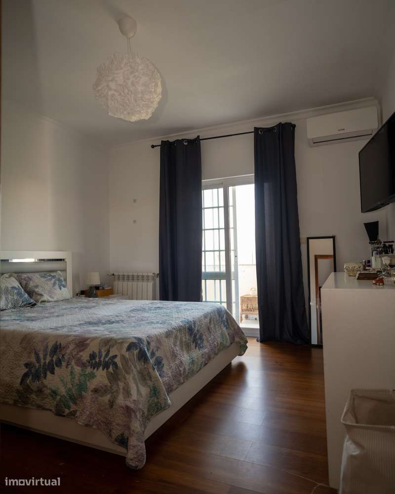 Moradia Bifamiliar Duplex com Garagem, e Quintal Privado em  Foz Côa-28