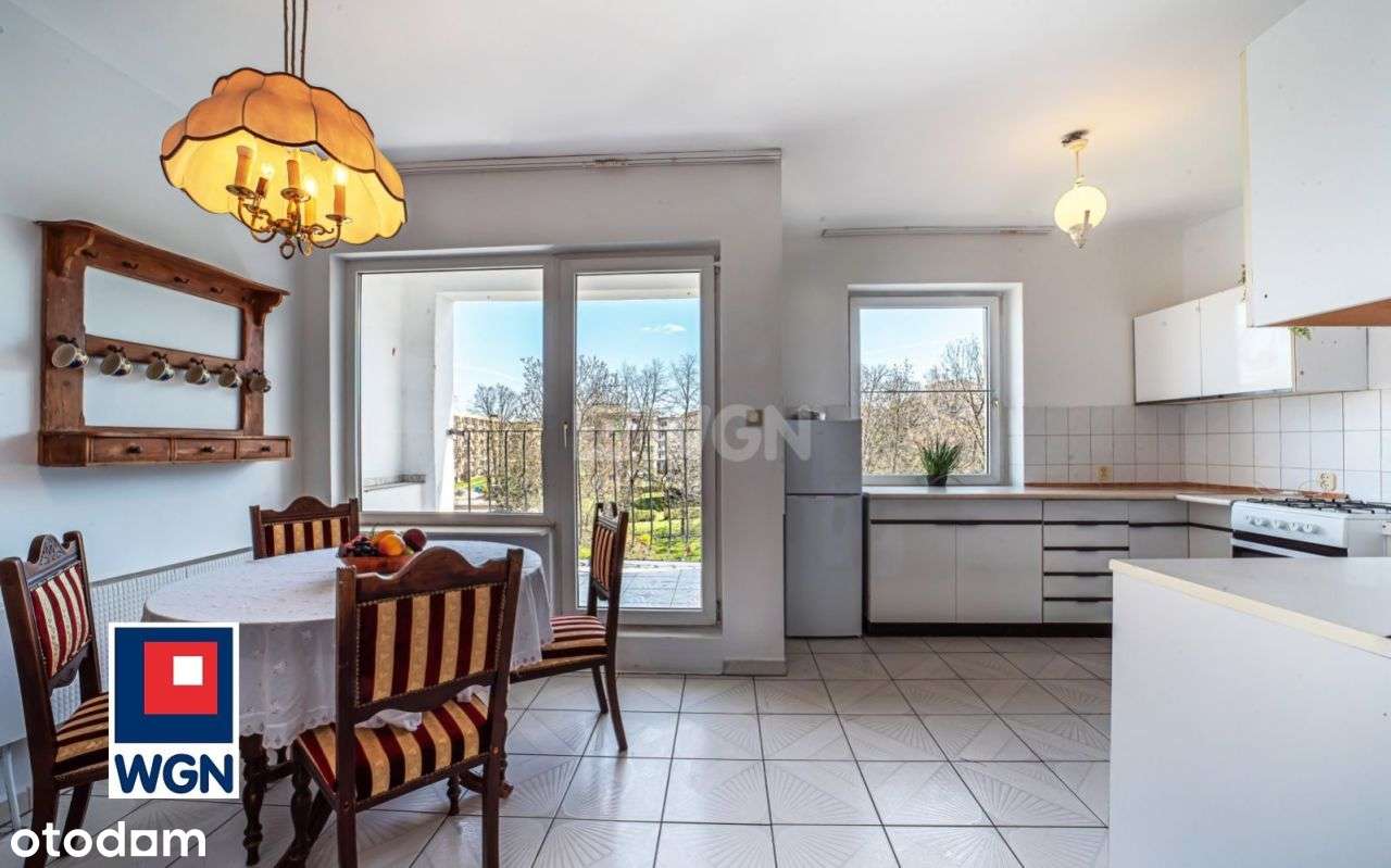 4-pokojowe z balkonem w ścisłym centrum miasta.-5