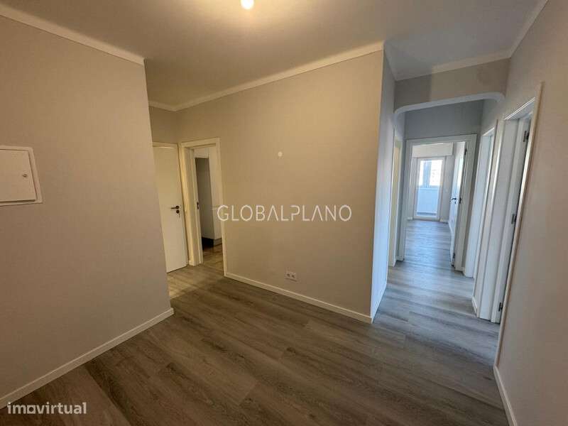 Apartamento T3 Avenida 25 de Abril-0