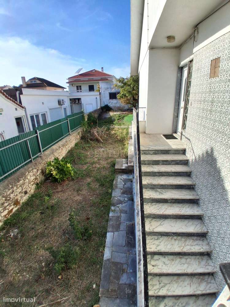 Moradia isolada T3 com ampla garagem e excelente terreno em Algueirão - Grande imagem: 4/45