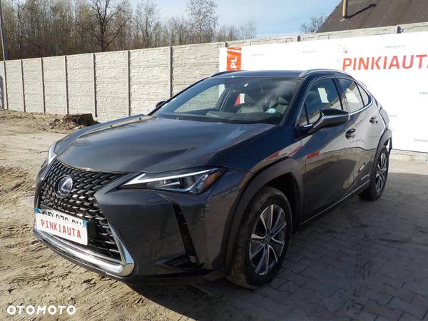 Lexus UX - 3