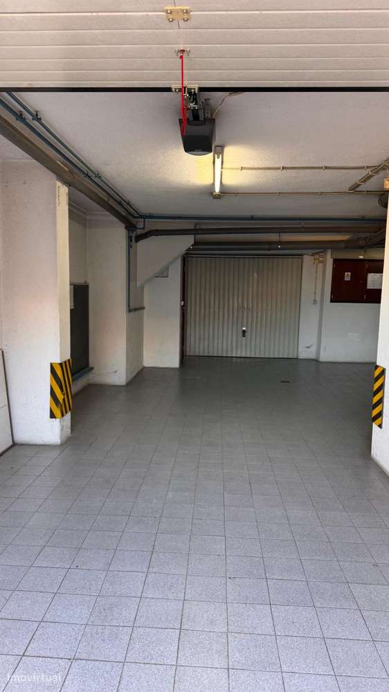 Garagem para arrendar na urbanização de São Marcos Sintra - Grande imagem: 2/13