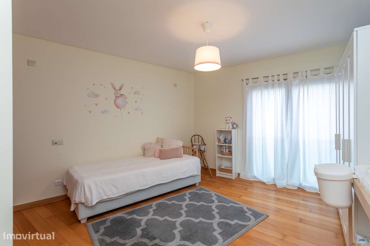 Apartamento T3 em Condomínio Privado – Abrunheira-10