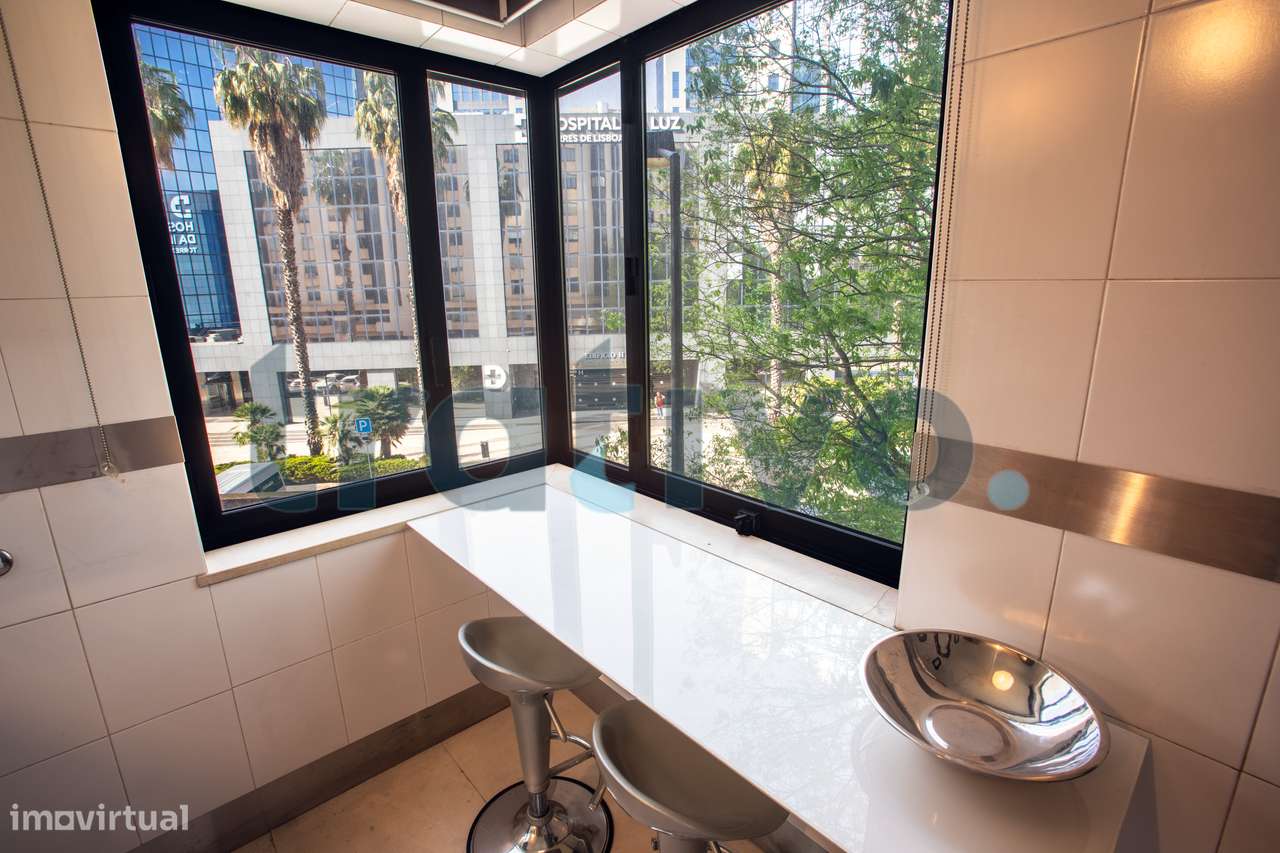 Vende-se apartamento T3 condomínio privado Rua Virgílio Correia Lisboa-20
