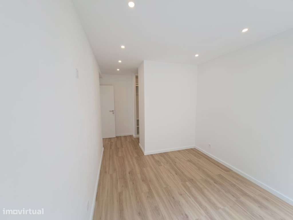 Apartamento T2 para venda em Amadora - Lisboa-20