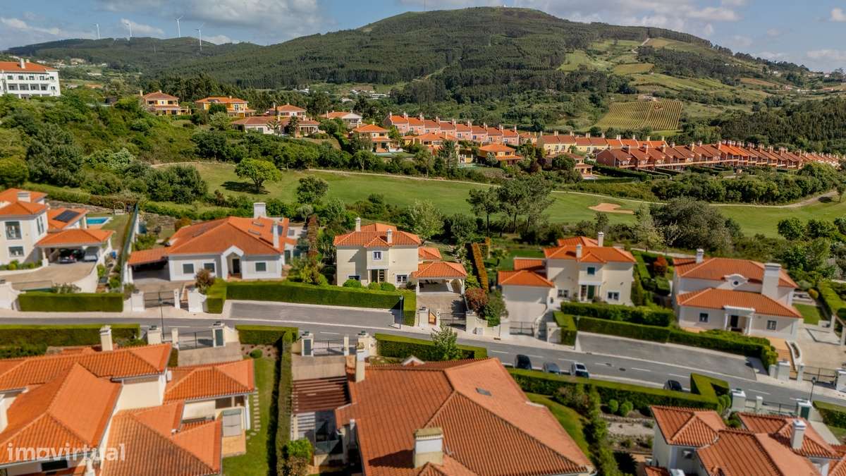Campo Real: Moradia T4 Isolada com Vista Serra!-39