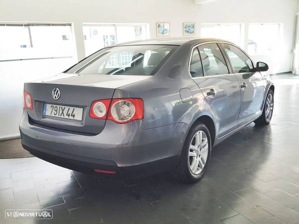 VW Jetta 1.6 TDi Confortline - 7