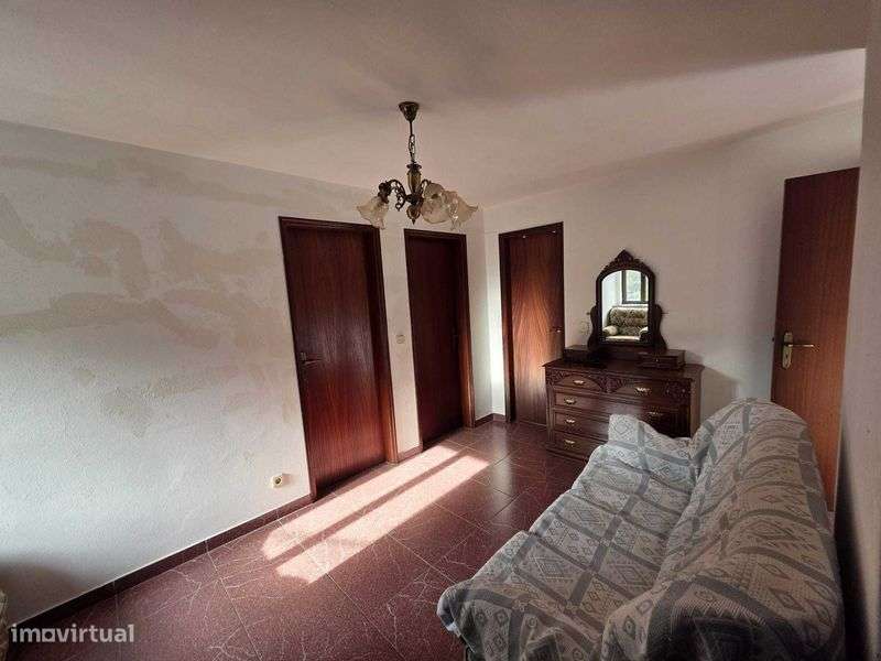 Moradia em Pedra com Loja, Pátio - São Gião, Oliveira do Hospital - Grande imagem: 4/8