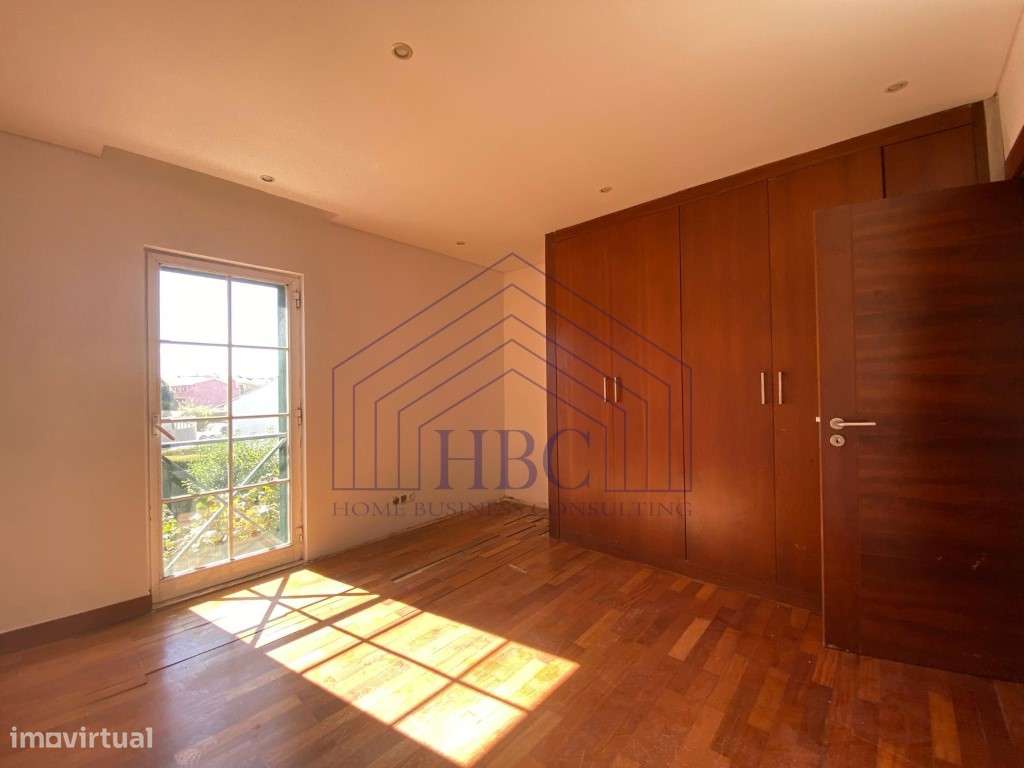 Moradia T4 com Amplo Jardim e Potencial de Remodelação em Alcabidec...-42