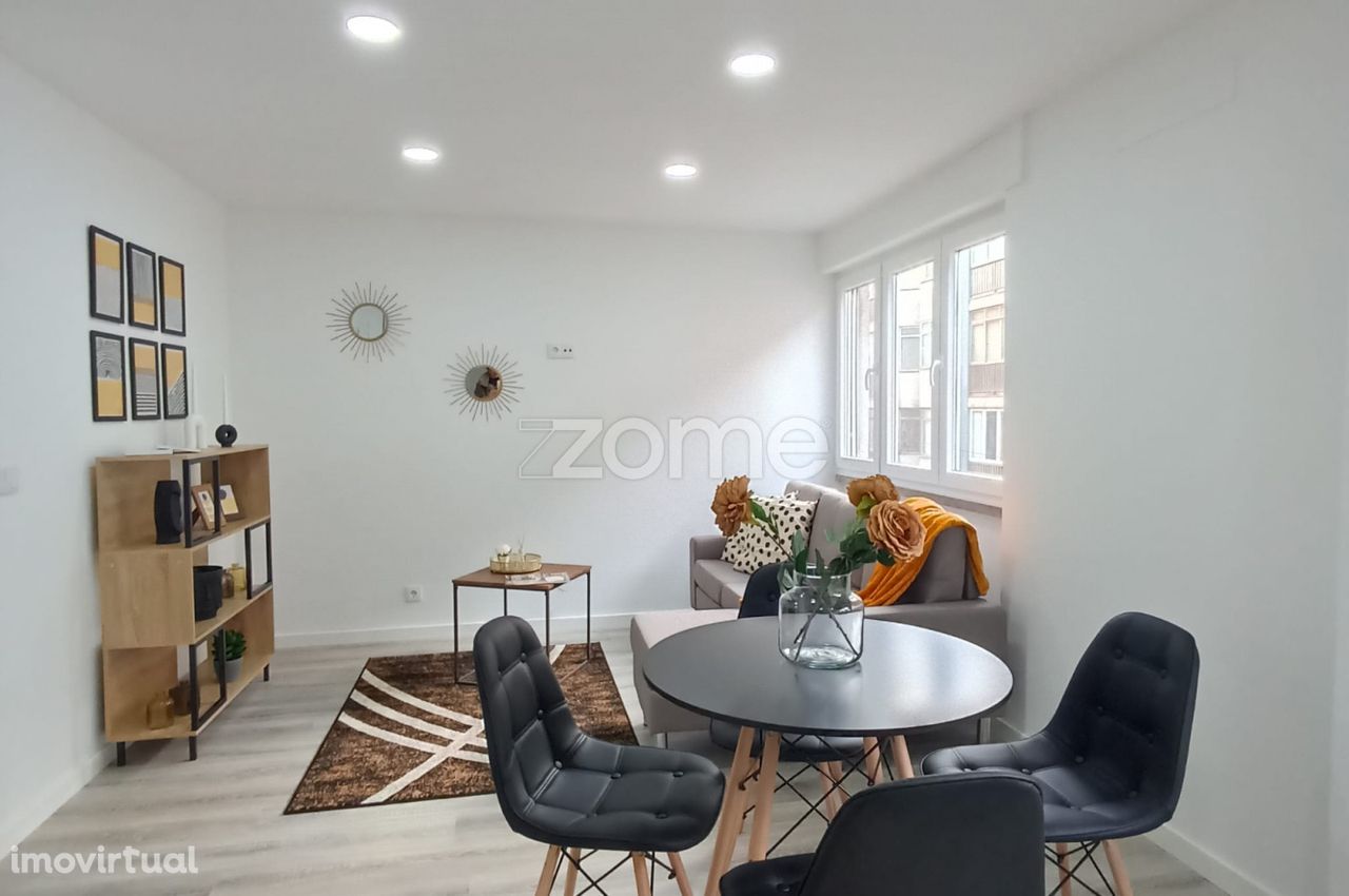 Apartamento T2 remodelado na Penha de França