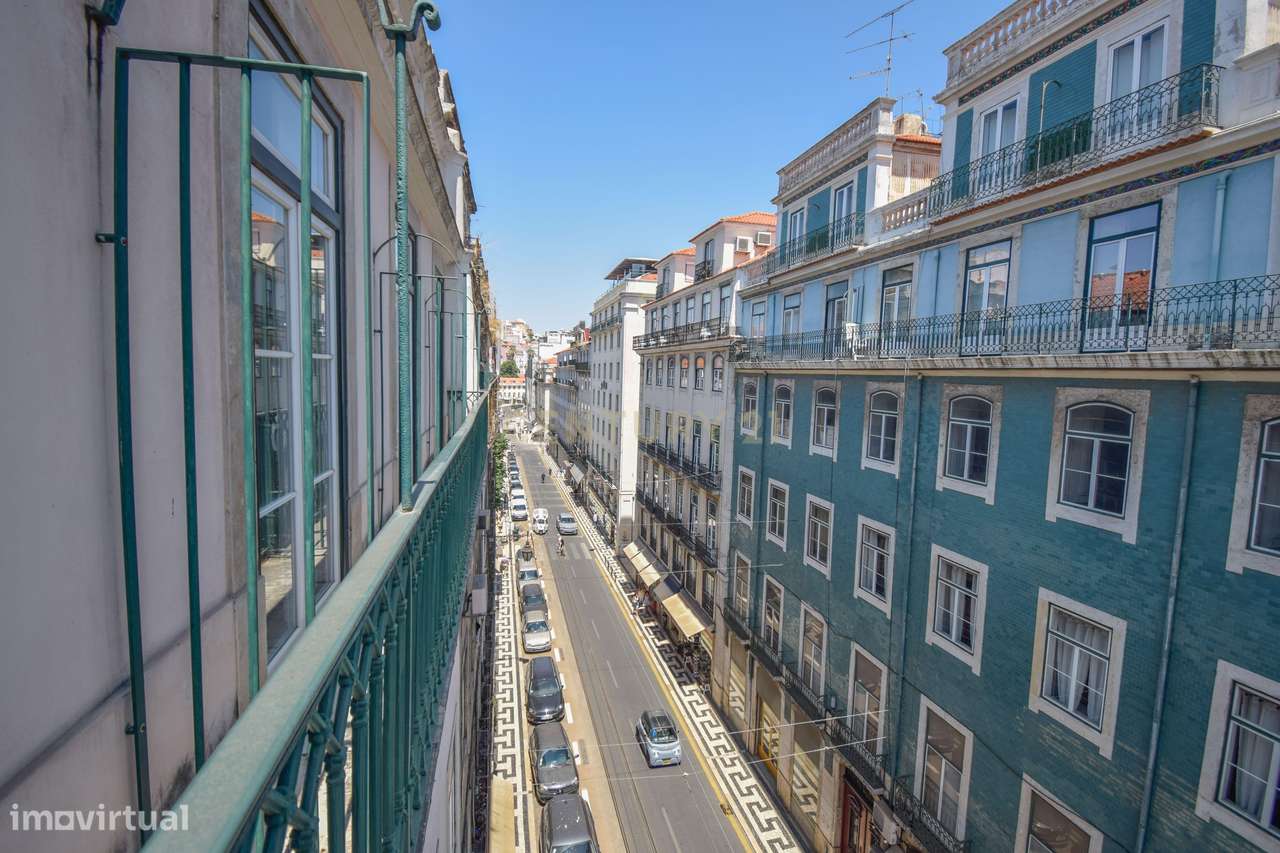 Apartamento T2 renovado na Rua dos Fanqueiros-23