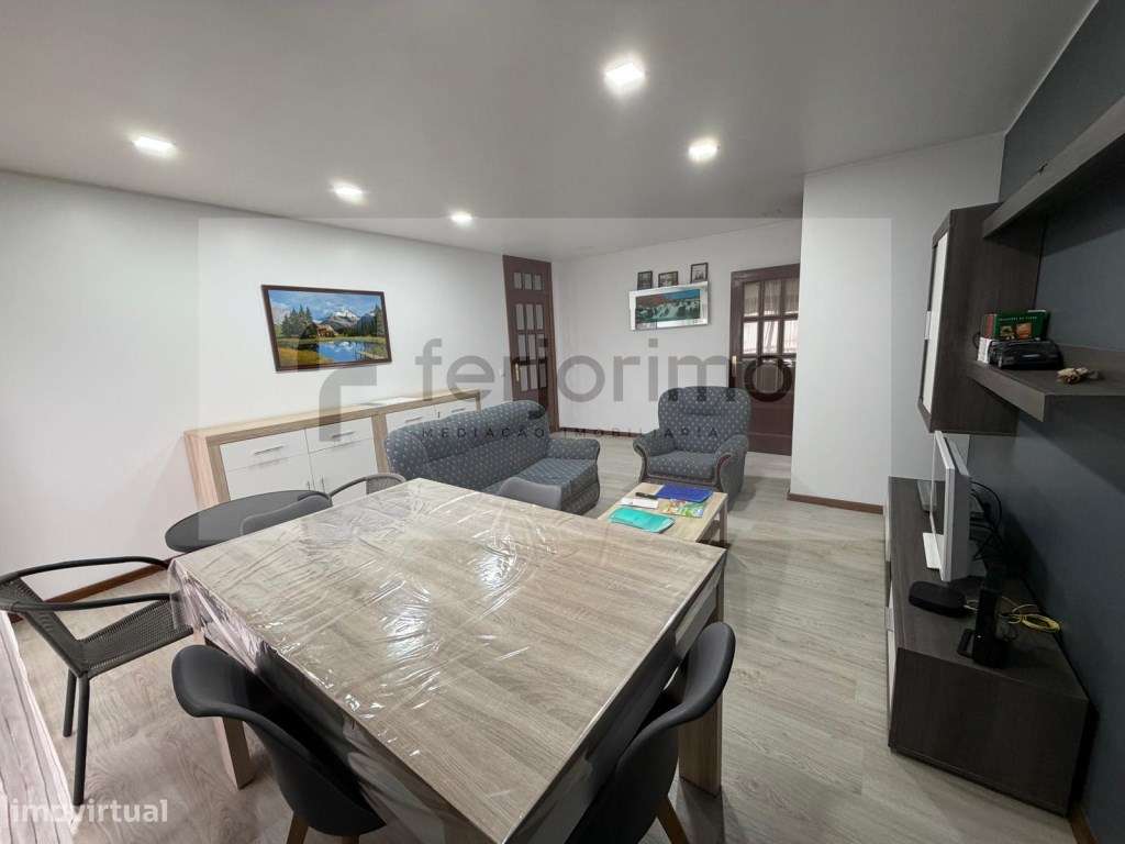 Arrendamento T3 - FERMENTÕES 

Guimarães (a 2 km do centro) - Grande imagem: 4/11