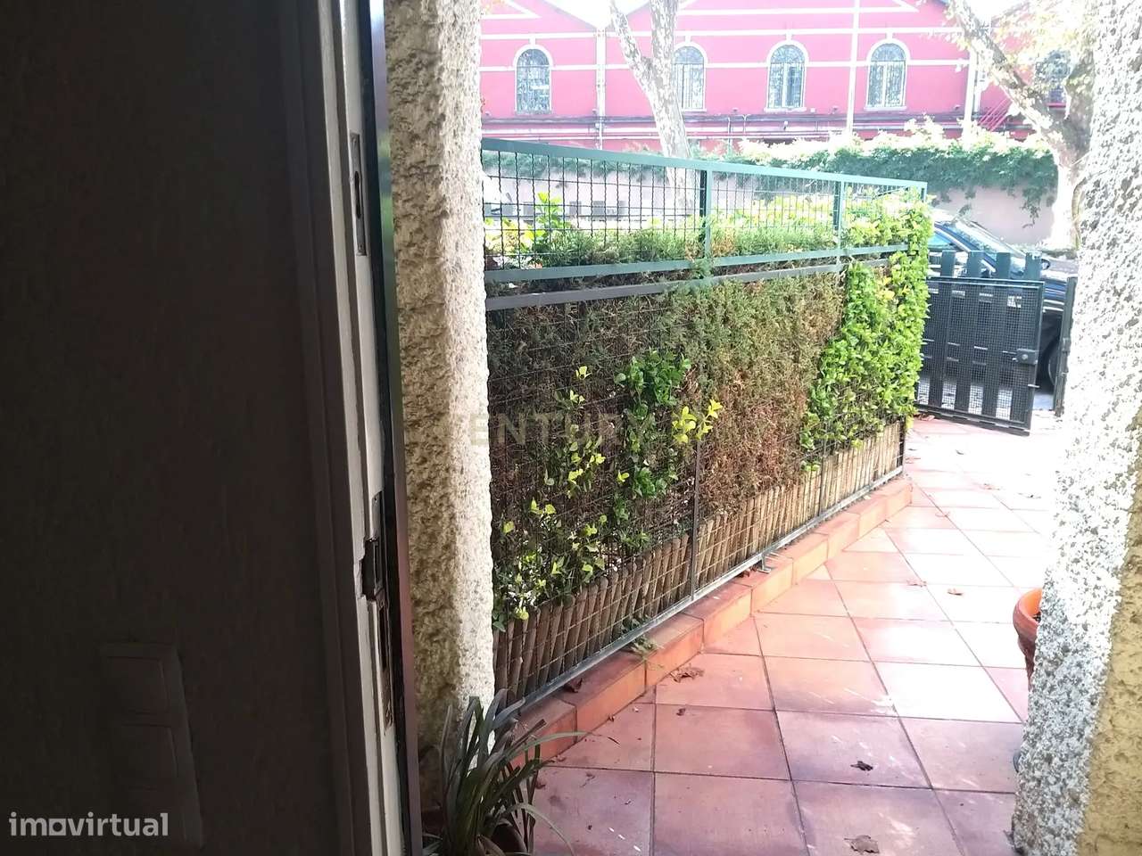 Moradia bifamiliar ou de alojamento local no início da circunvalação, - Grande imagem: 4/46