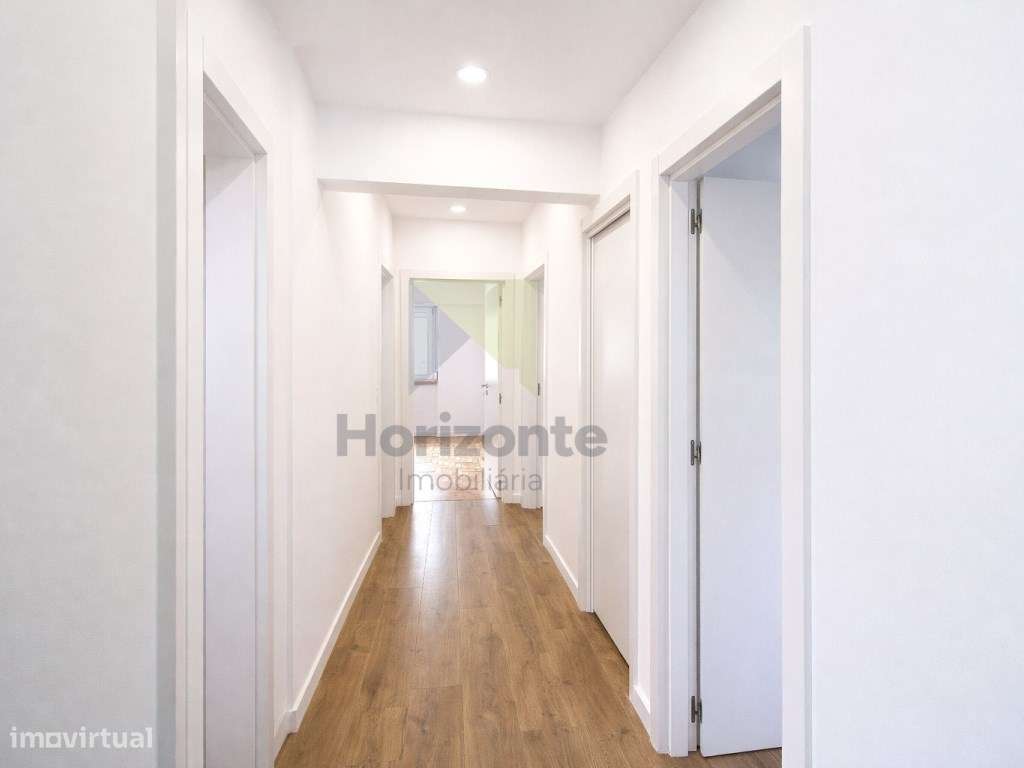 Apartamento T2 Totalmente Remodelado em Benfica-9
