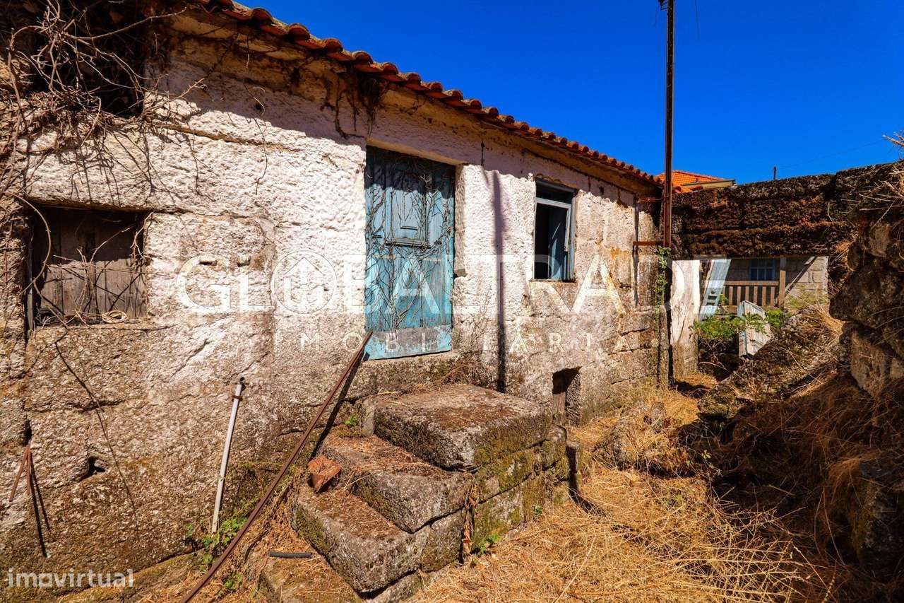 Conjunto Habitacional de 5 Moradias para Recuperar em Aboadela-33