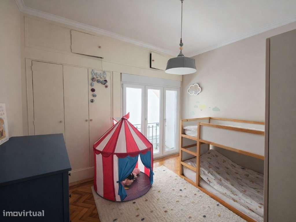 Moradia Isolada Totalmente Remodelada | Potencial para 7 Quartos | ...-10
