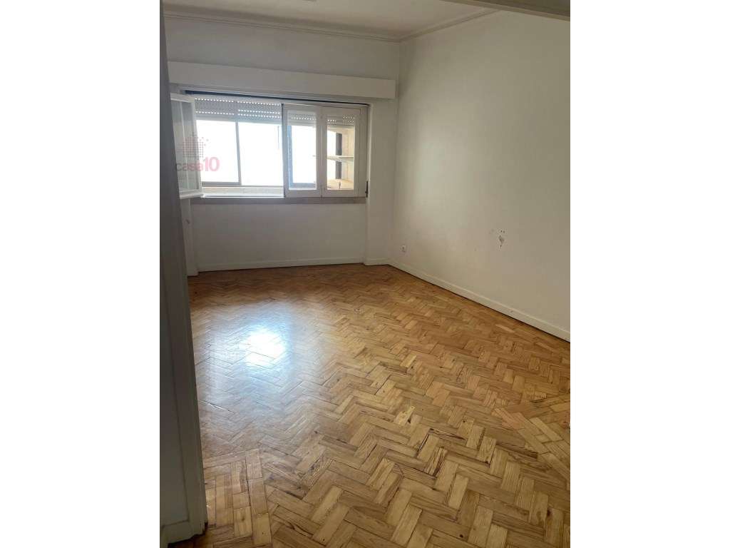 Apartamento T3 para venda no centro do Barreiro-2