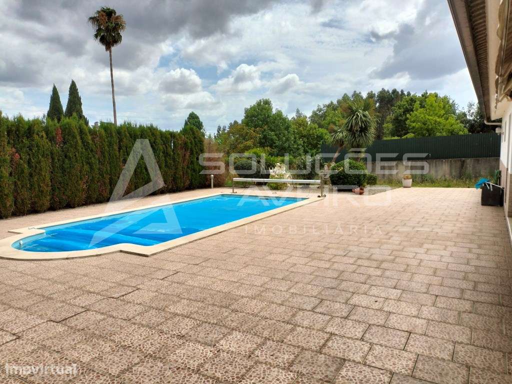 Moradia T4 com Piscina-16
