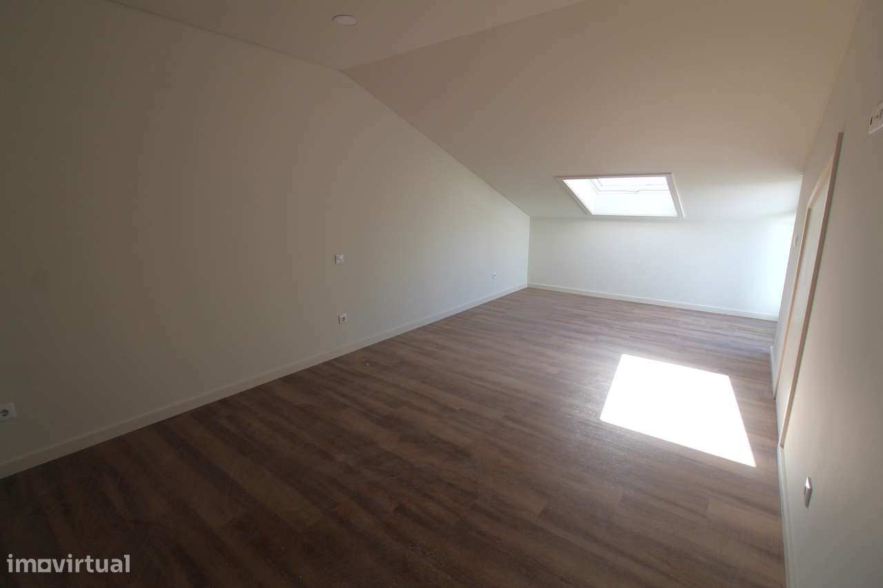Luxuoso T3 Duplex em Viseu-25