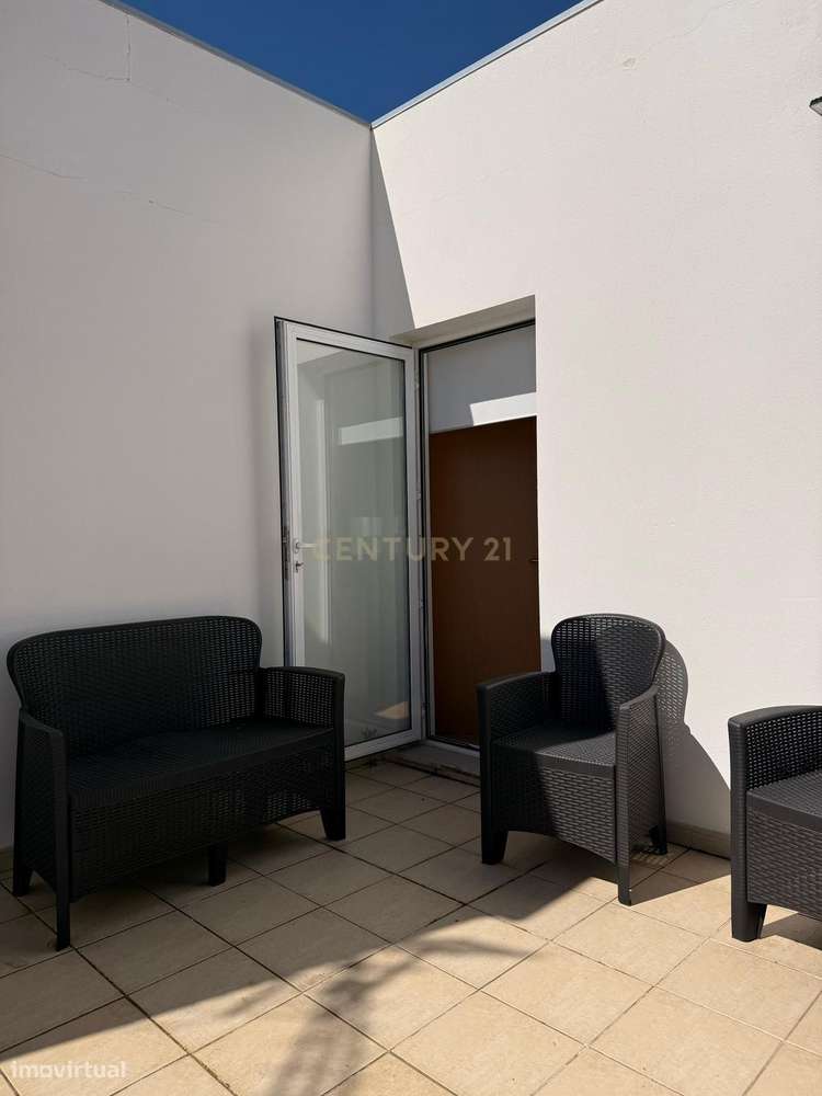 Magnifica T3 com Piscina no Corval-8