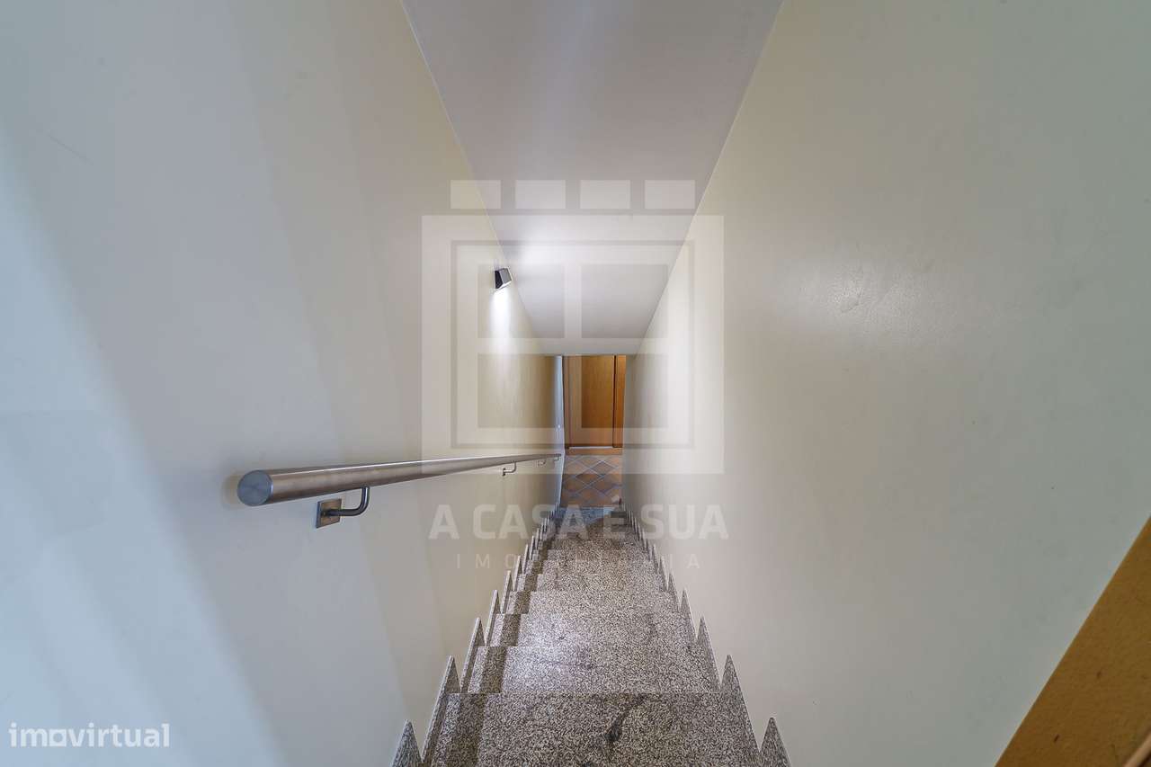 MORADIA T4+1 C/PISCINA EM COND FECHADO 3 FRENTES-8