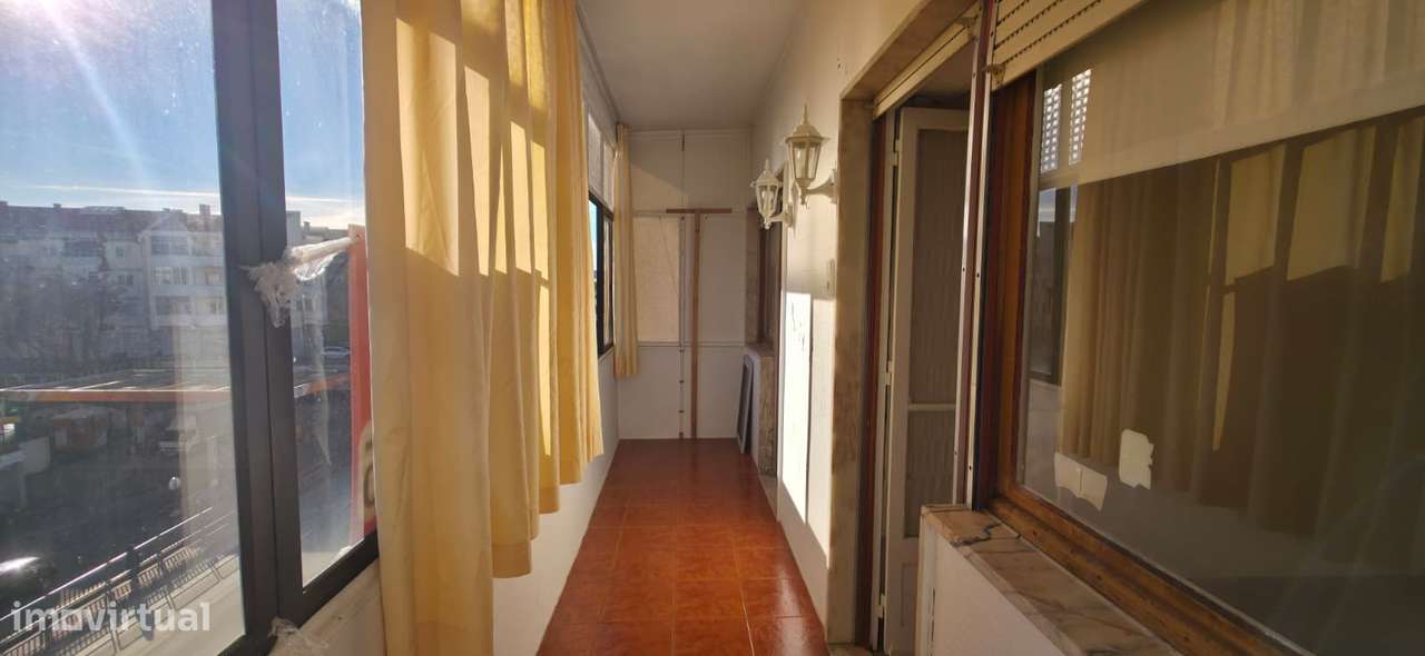 Apartamento T3, localizado na Venteira-12