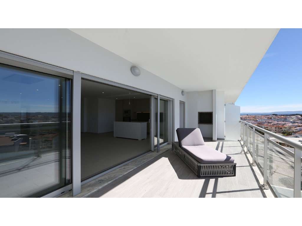 Penthouse T2 com vista panorâmica de mar e terraço privado em condo...-12