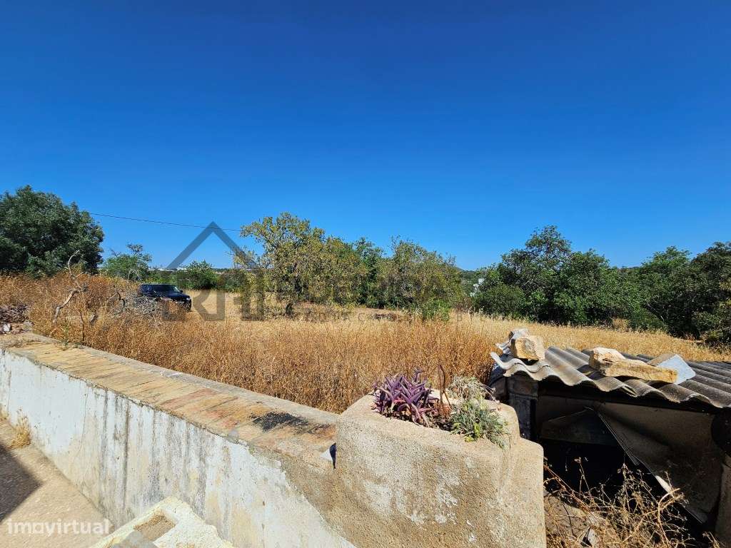 Casa com herdade de 30 mil m2 a sul de Loulé com enorme potencial-5