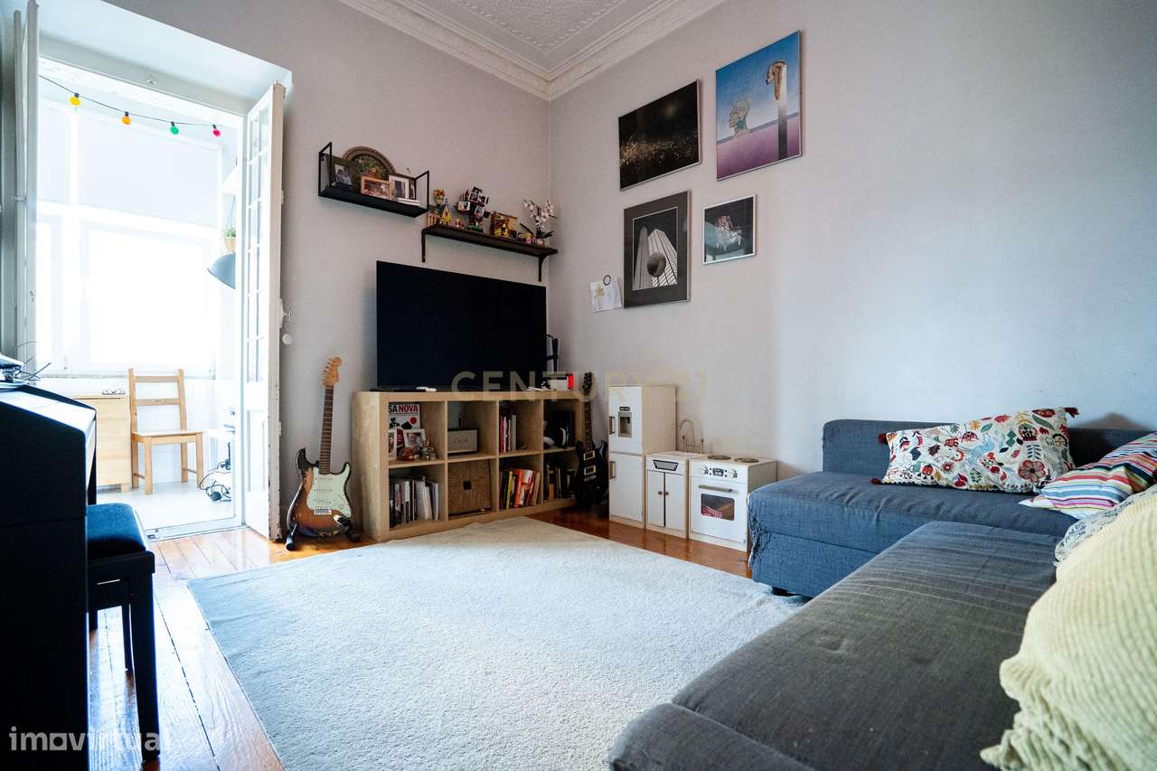 Apartamento T3, em São Vicente, com Pé Direito Alto e Tetos Trabalhado-13