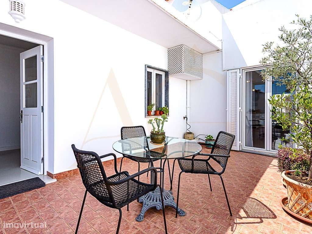 Moradia com Garagem, Piscina, Jardim e amplos Terraços, para venda ...-23