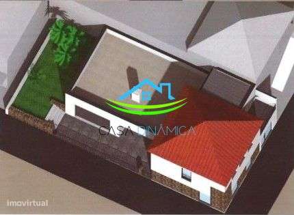 Moradia com garagem e quintal para recuperar-10