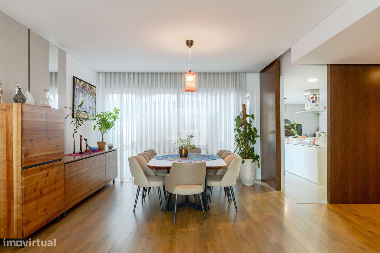 Moradia T4 com Jardim e Terraço na Senhora da Hora - Grande imagem: 4/41