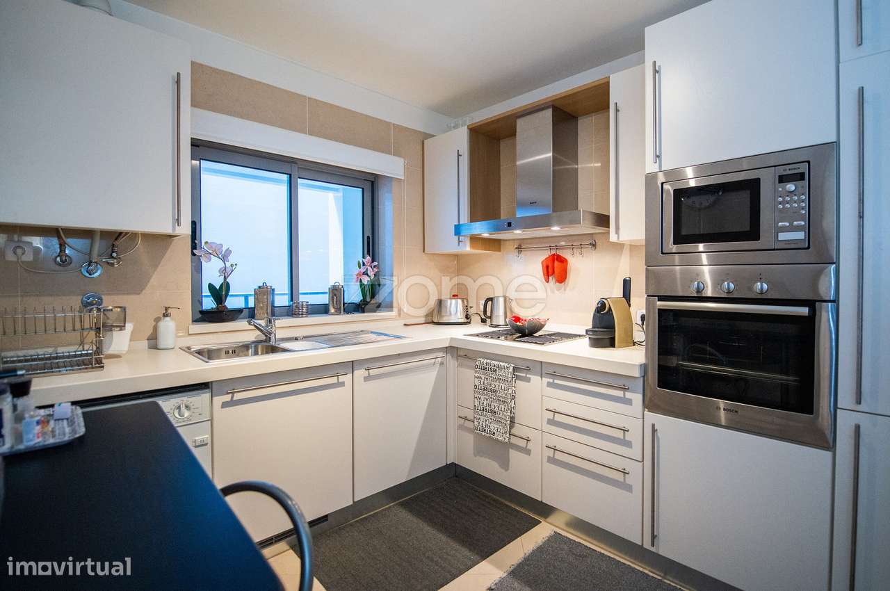 Apartamento T3 De Luxo Em Condominio Com Piscina